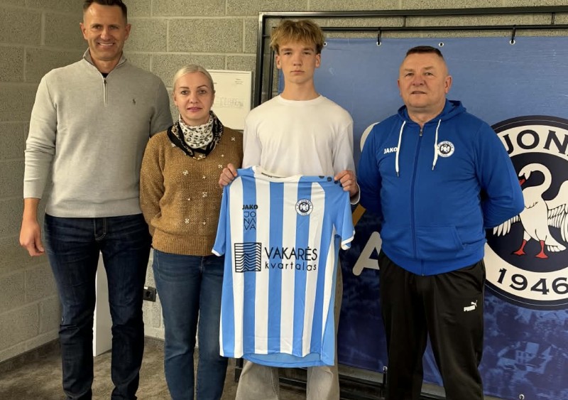 Matas Mirončikas pasirašė ilgalaikę profesionalią sutartį su FK Jonava