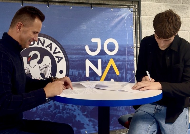 Jonavos futbolo akademijos auklėtinis Domas Petruševičius pasirašė ilgalaikę profesionalią sutartį su FK Jonava