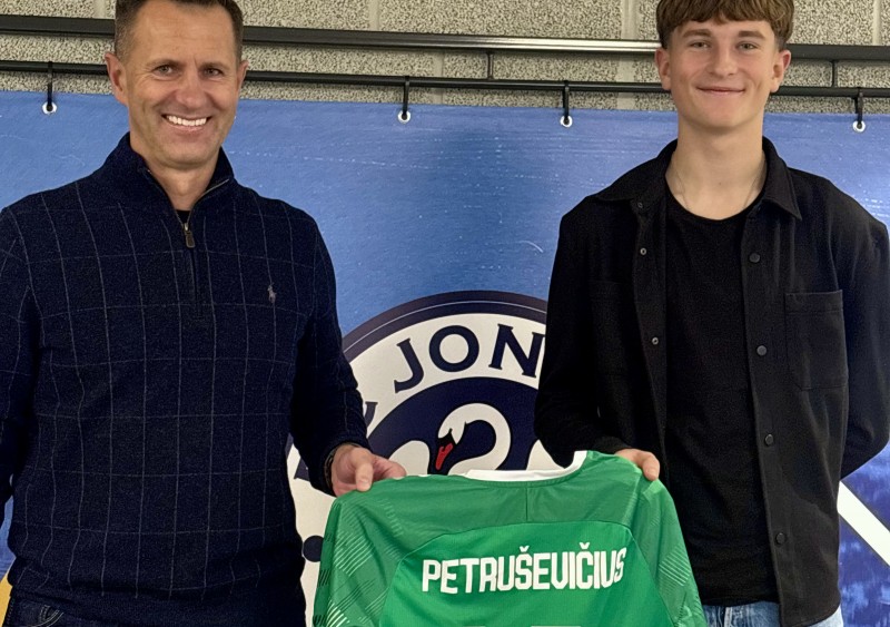 Jonavos futbolo akademijos auklėtinis Domas Petruševičius pasirašė ilgalaikę profesionalią sutartį su FK Jonava